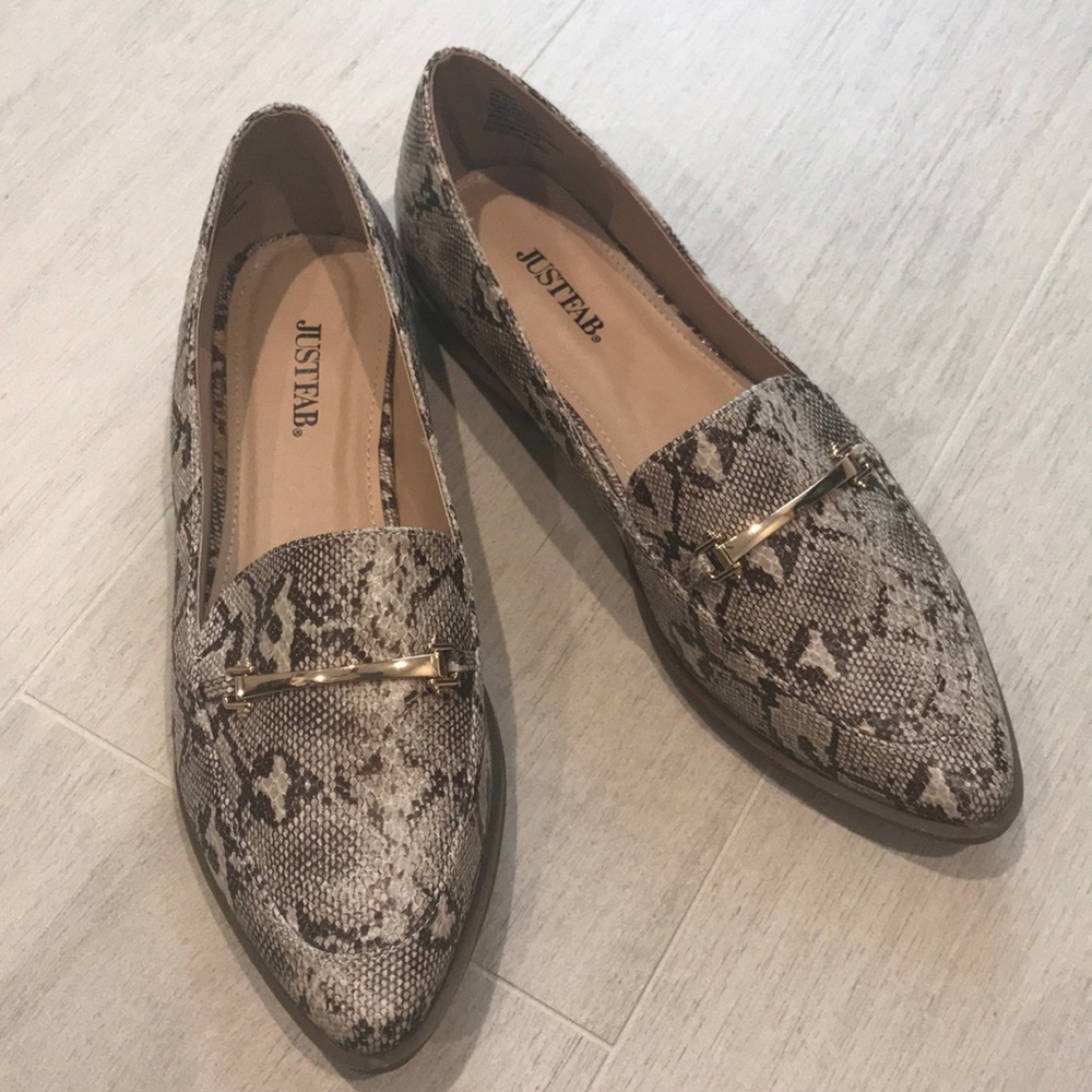 JUST FAB Adrina Snake Print Loafers Size 9 NEW